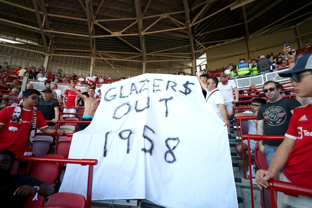 The__1958's tweet photo. F_ck the Glazers…!

Liverpool is our time United fans!

We want our club back!🇾🇪 https://t.co/06WHqWZimB