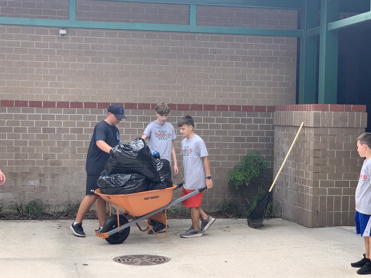 PiedmontlakesMs's tweet photo. Huge shoutout to Troop 10 of Apopka! They came out and spent 6 hours beautifying  our campus!! Thank you for all your hard work!! #scouts #troop10 #piedmontstrong #keepourschoolbeautiful @PLMS_DrRay https://t.co/ShQZTJVWPt