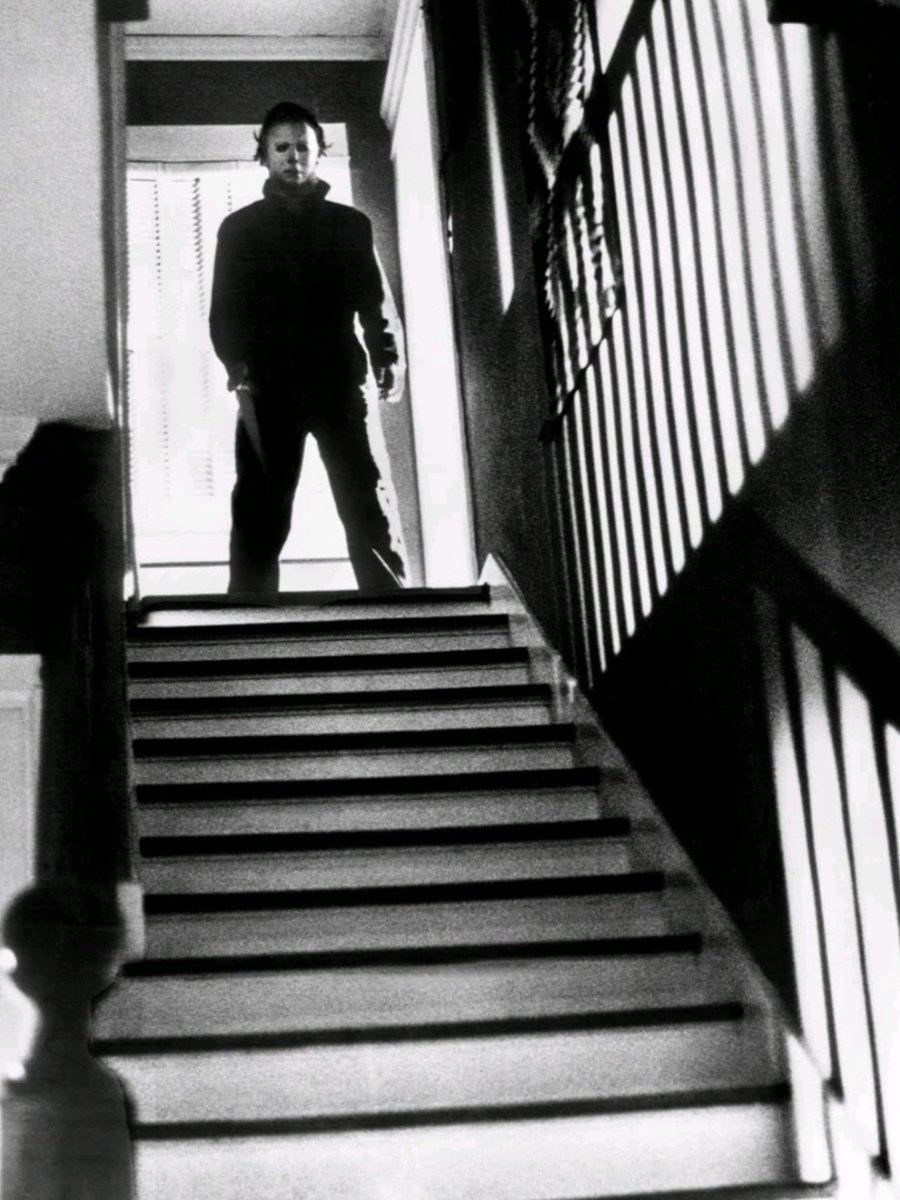 Y2John84's tweet photo. Halloween (1978)

📸 Michael Myers begins pursuit of Laurie Strode. https://t.co/Yqi5BlDP7x