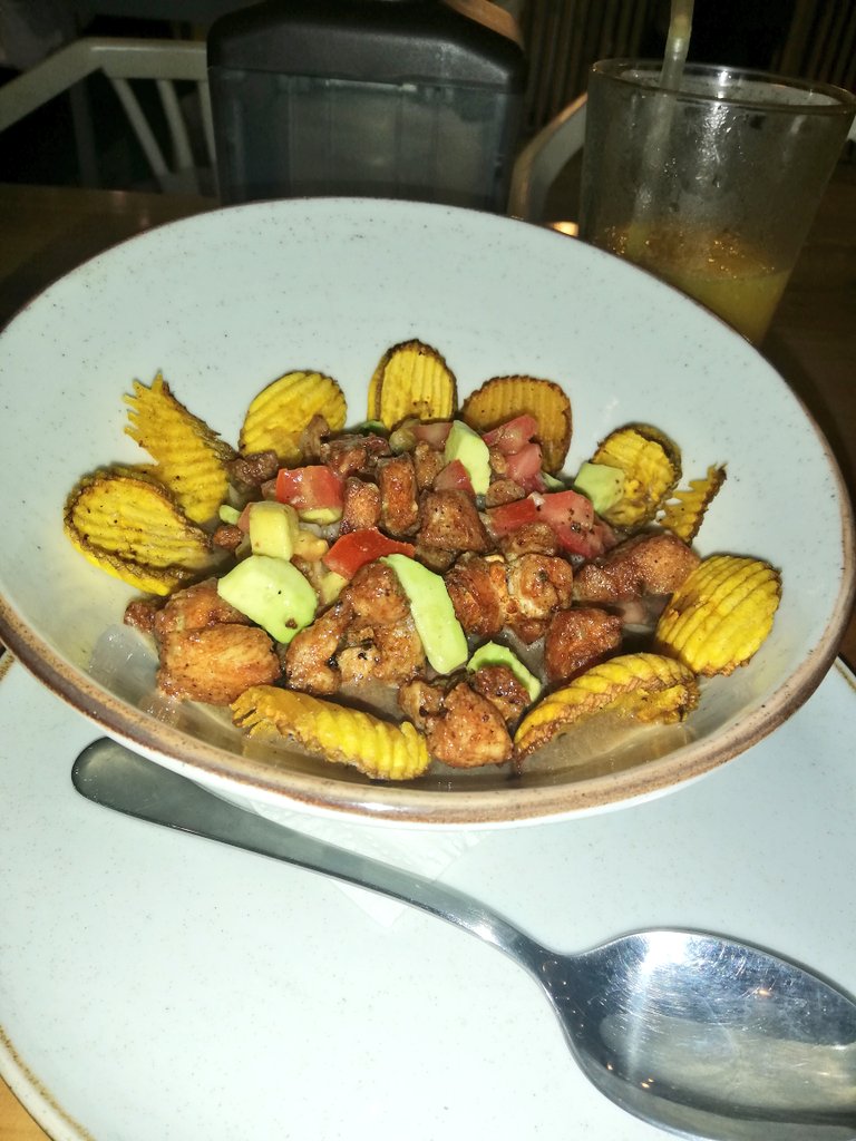 LaMachitaCR's tweet photo. Almorzando con mi hna. Super recomendado. Un chifrijo muy diferente #SoloGood #Chifrijo https://t.co/nH1fB7RBZj