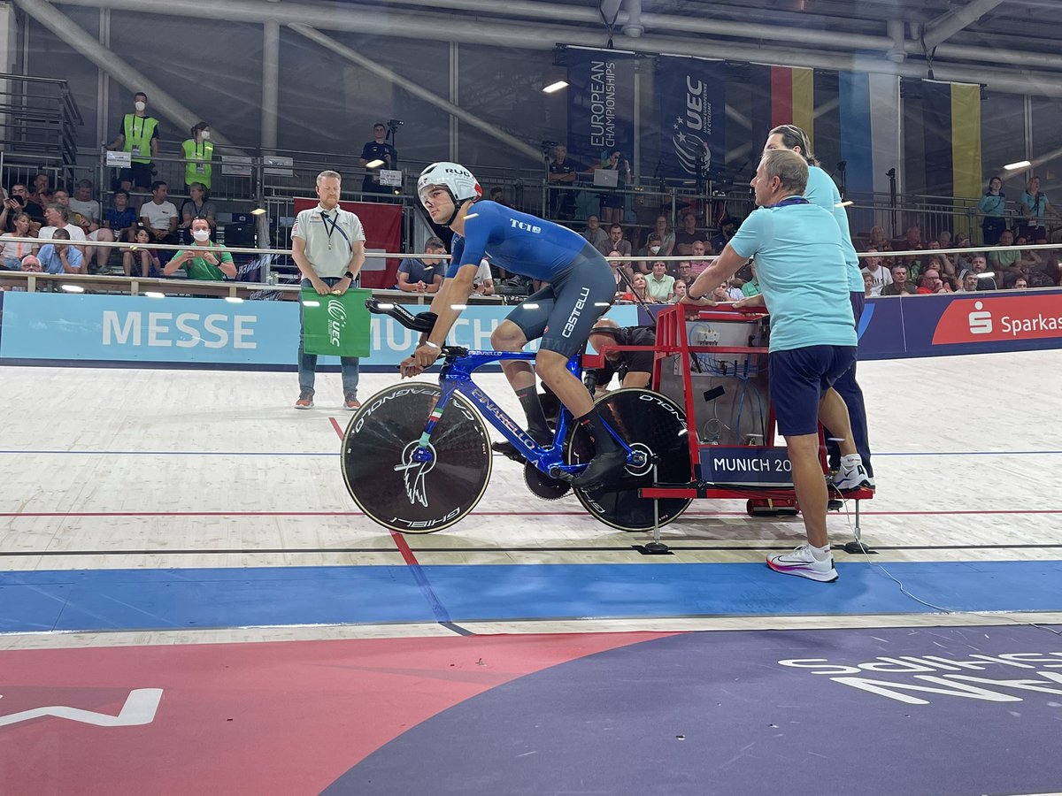 ACCPI1946's tweet photo. Due medaglie in un colpo solo 🥈🥉 Davide #Plebani e Manlio #Moro salgono sul podio dell'inseguimento individuale maschile con al collo rispettivamente la medaglia d'argento e la medaglia di bronzo 📸 @federciclismo #EuroTrack22 https://t.co/2a6HiMKi1L