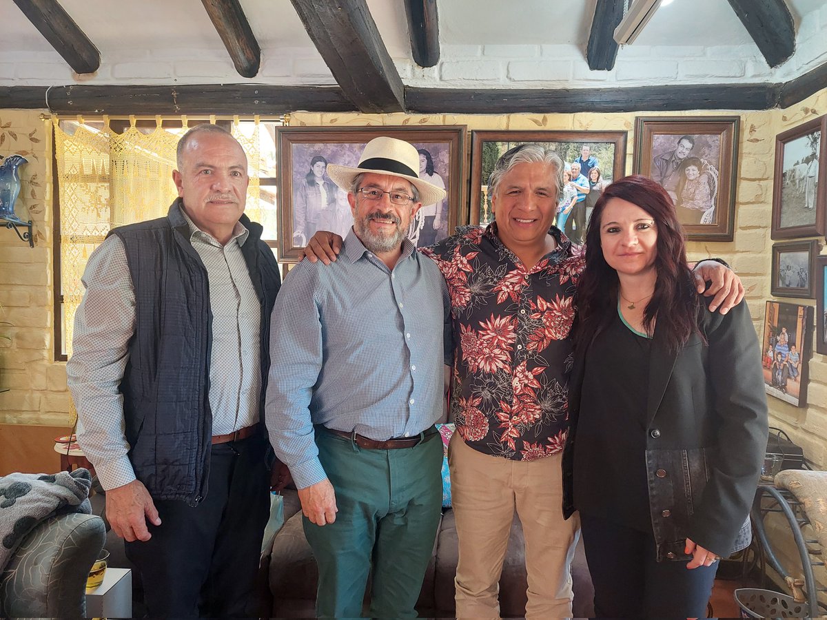 👨‍⚕️👩‍⚕️ #SALUD | Recibimos la visita del Ministro de Salud, con quien se verificó la culminación de importantes proyectos en donde el GAD Sígsig ha invertido recursos en beneficio de los Sigseños. 
<a href="/tomebamba/">La Voz del Tomebamba</a> <a href="/complicefm/">Cómplice FM</a> <a href="/elmercurioec/">Diario El Mercurio</a> <a href="/Salud_Ec/">Ministerio de Salud Pública 🇪🇨</a>