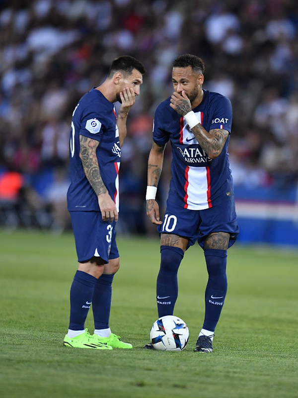 🇦🇷 Leo Messi
🇧🇷 <a href="/neymarjr/">Neymar Jr</a>