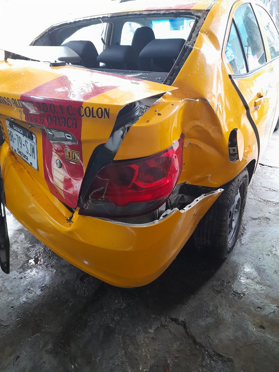 esprimeramx's tweet photo. Sergio Lara Ballanes, quien se ostenta como delegado del gobierno estatal no sólo dañó una unidad de taxi de los Sitios Aldama, A.D.O y Colón sino que además se dio a la fuga.

Conoce lo detalles en https://t.co/UYT8soZQaL

#PrimeraLíneaMx @SEGEGO_GobOax @GobOax https://t.co/8iLWFqtnnf