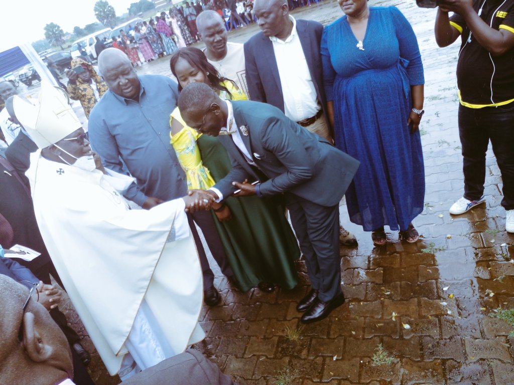 RichardOchaya84's tweet image. Humbled meeting Emeritus Bishop Dr. John Baptist Odama as main celebrant at the thanksgiving and lounch of my OB's charity #MAPENDUZI FOUNDATION #GULU CITY #KAUDA GROUNDS
