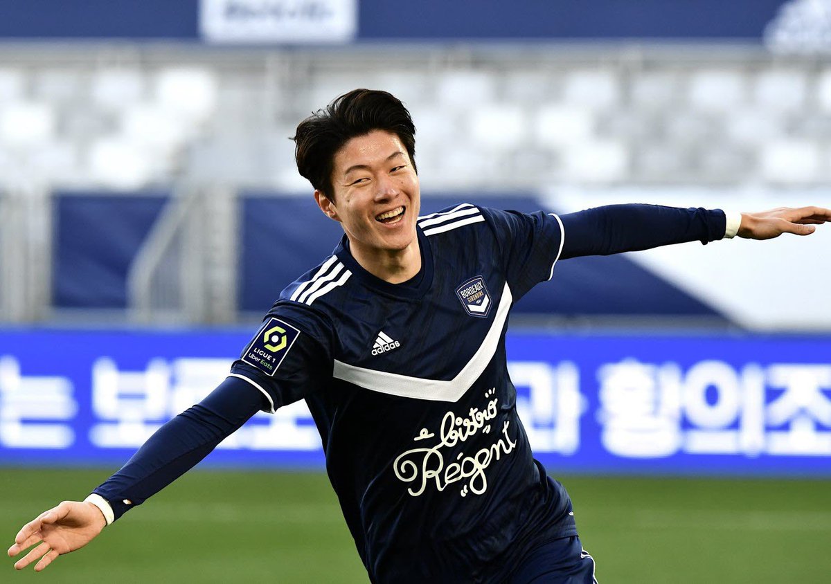 Thrylos7Intl's tweet photo. 🚨 BREAKING 🚨 We can CONFIRM the reports surrounding Ui-Jo Hwang are REAL! He will be joining Olympiacos on loan from Forest. Very good signing. This is a player that was wanted by Wolves and other big league clubs too. 11 goals for Bordeaux last season in Ligue1 #OlympiacosFC https://t.co/44EhPYqGQh
