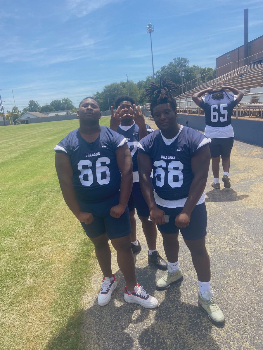 Teezytwo's tweet photo. The season is here 👀#LaneTrain🚂🐉 https://t.co/TuO6BkS9pd