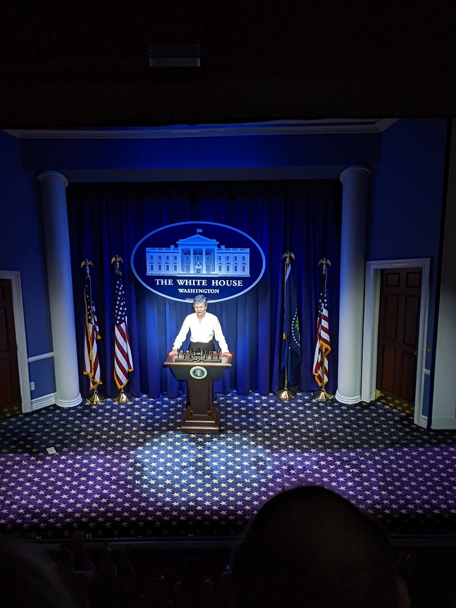 enchantedval's tweet photo. Oh. Fuck. Shit. Balls.

You have two more chances to see @potusbway !!!!! 😭 https://t.co/LM1Rt2goZf