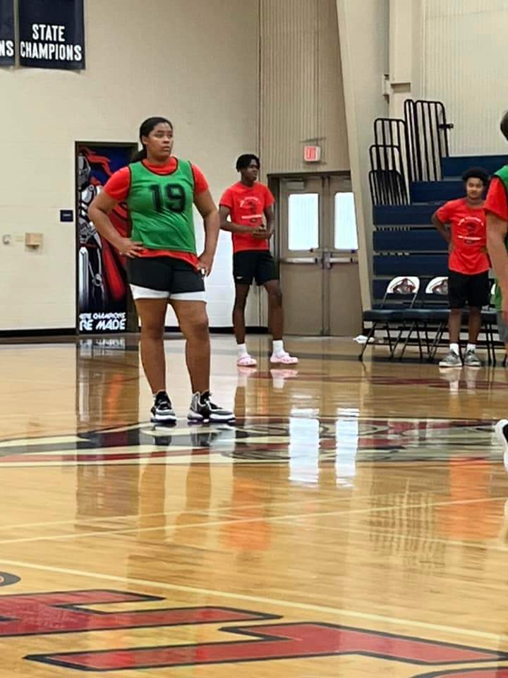 _Jolie26's tweet photo. Greg Williams Jr  skills camp https://t.co/Sy40xV8fuQ