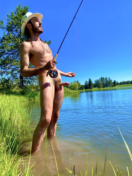 I found a distraction while I wait for the fish to bite.  #countryboy https://t.co/dOVcgcAOBj<a href="/tag/countryboy"class="tags"><span>#countryboy</span></a>
