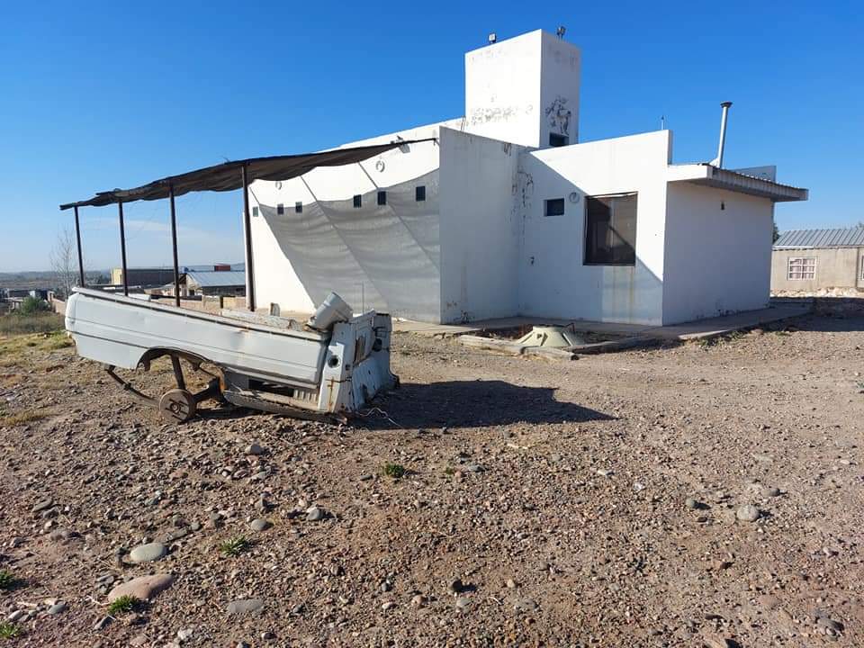 scalcopaloma's tweet photo. Por la mañana visitamos comerciantes de Vertientes que se encuentran sumamente preocupados por la inseguridad.
¿Sabías que en la zona hay un destacamento policial cerrado y abandonado? Conocelo en las fotos.
#pedemonte
#lujandecuyo
#inseguridad https://t.co/QGTvklLjQk