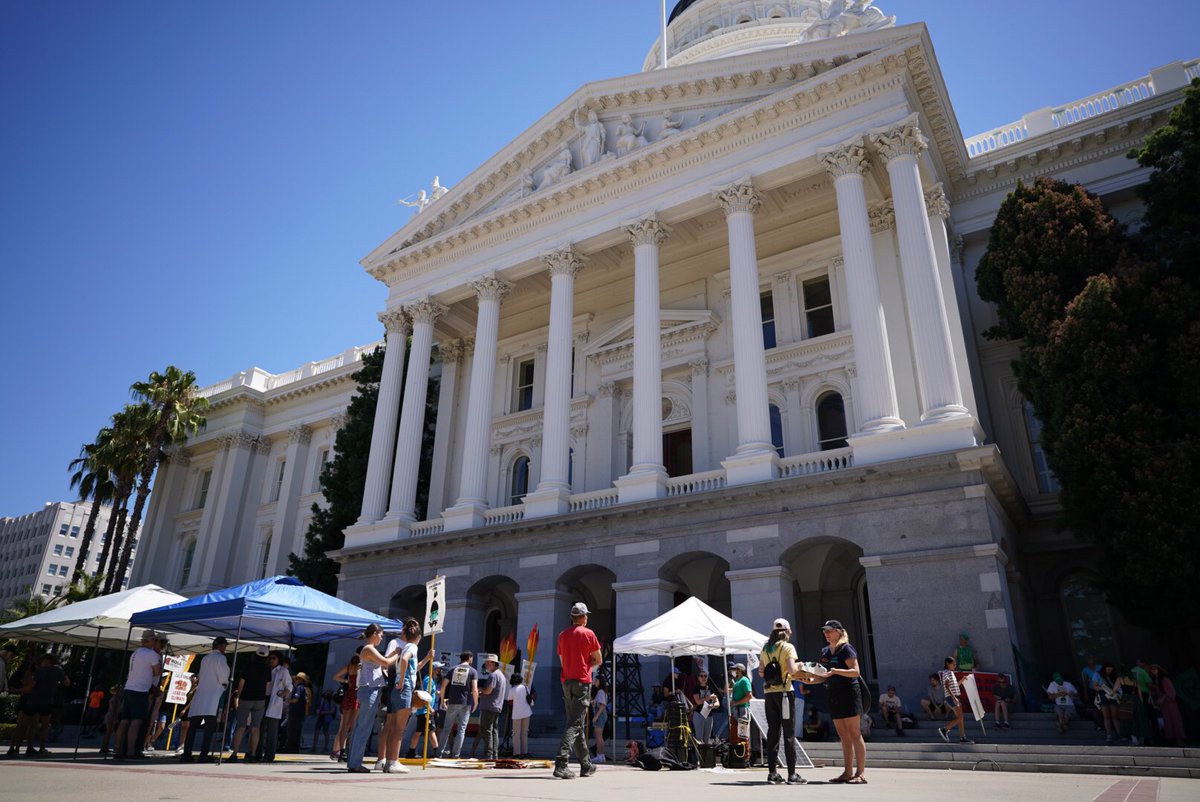 xrsfbay's tweet image. BREAKING: I’m with climate activists in Sacramento with a simple message for @CAGovernor @GavinNewsom:

NOW is the time to take Big Oil head on. We need to see a strong #SetbacksNow bill. We need to get it passed. And we need to keep going to build a #FossilFreeFuture.