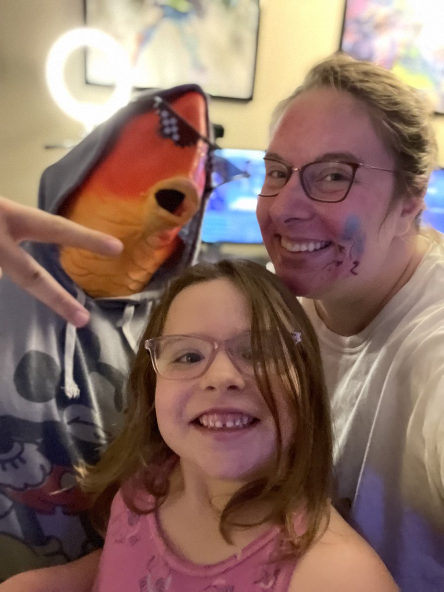 Poyzun11's tweet photo. 4 hours later, many shenanigans, laughs and tears, we have successfully raised $360 for #GameOVAR!
Massive thanks to everyone that shared out the stream, that hung out and to those that were able to donate.
Cheers to @queenclaire101 for the raid, sent it to @TheRealHotdish! :D https://t.co/KVOMe8aGPC