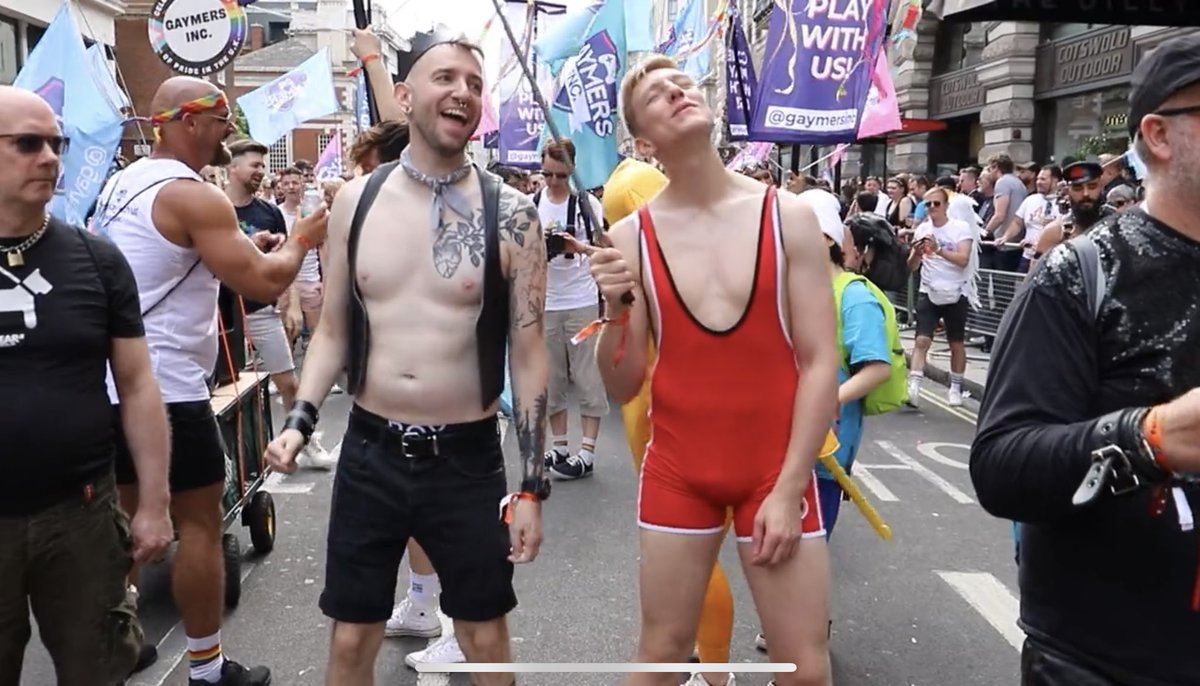 cuteplaytoy's tweet photo. : all I did at pride marching with @ReconNews was dancing and being the palest of pales. #bondageboy #gayfetish #gaykink #learherman https://t.co/cmihiZlGn0