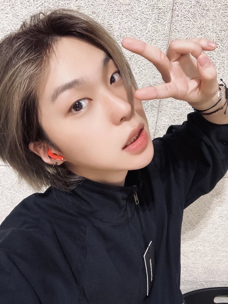 taejunjun9's tweet image. ❤️🖤🌹♣️

#GhostieSelcaDay #GSTSD #SHIN #ghost9 #suhyun #신 #고스트나인