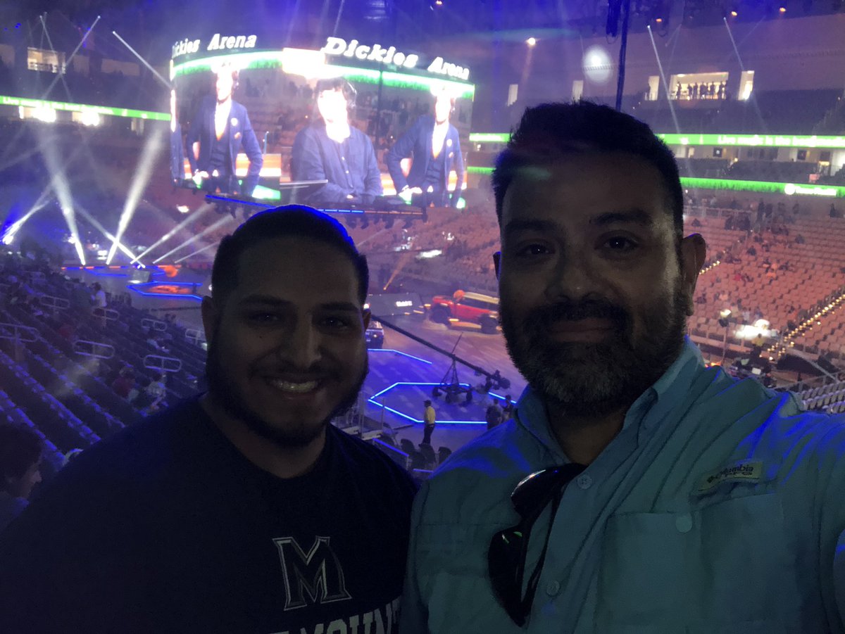 duncan990305's tweet photo. @RLEsports We are here!! @Retals @drdetailsdmv #SSG https://t.co/LT5q0uexWA