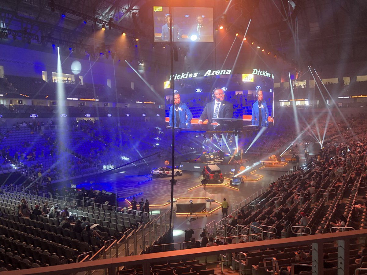 duncan990305's tweet photo. @RLEsports We are here!! @Retals @drdetailsdmv #SSG https://t.co/LT5q0uexWA