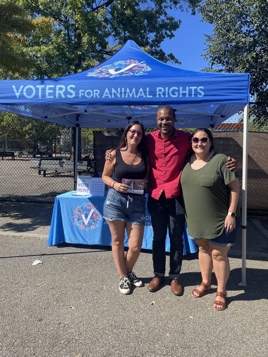 theanimalvoters's tweet photo. Look who’s here! Senator @JabariBrisport stopped by our table @blackvegfest. 

He is a former VFAR board member and we’re so proud of his work for animal rights and human rights in NYS Senate. Vote for Jabari by August 23! https://t.co/FPwa9gQiOi