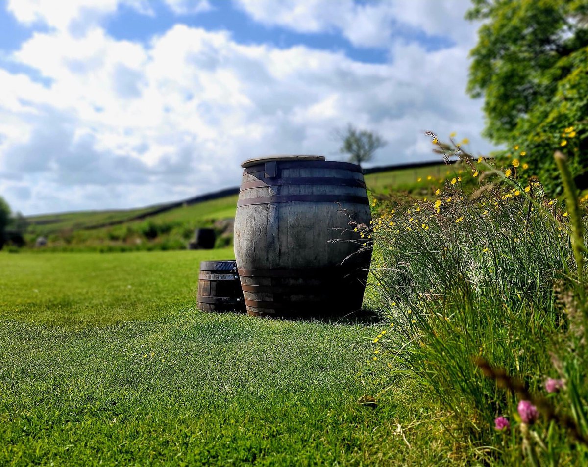 amypoops's tweet photo. Tired is an understatement.. love doing it but in this heat cooking for 20 people is draining .. mezze one night & a curry the other ..such a beautiful location ... #Rathmell #yorkshireDales #WildSwimming https://t.co/BhUc9gYOc6