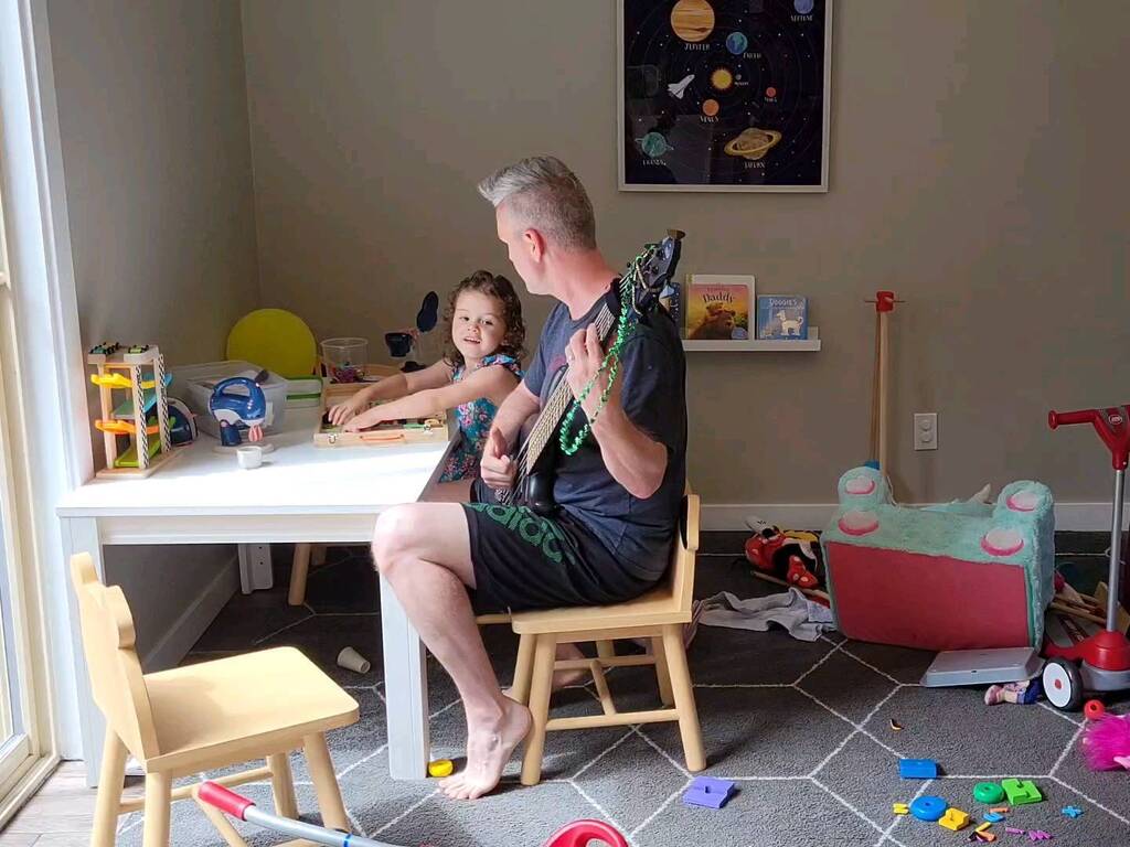CombinatorMusic's tweet photo. Gotta get that practice time in when you can. Also, budding new tech in the house?
.
.
.
#daddysgirl #daddydaughter #daddydaughtertime #diy #fixit #playarea #bass #bassguitar #combinator #3yearold #mtdbass #bassplayersunited #bassplayer #basslife #pract… https://t.co/m3QMGNvOdF https://t.co/bn01rTsue8
