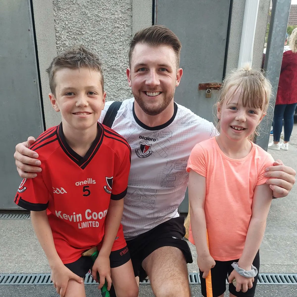 Caz84murphy's tweet photo. Well done to @OulartBallagh ... 
Martin Ogs fan club #cousins #OularttheBallagh #intermediatefinal ... https://t.co/x5ecONqO05