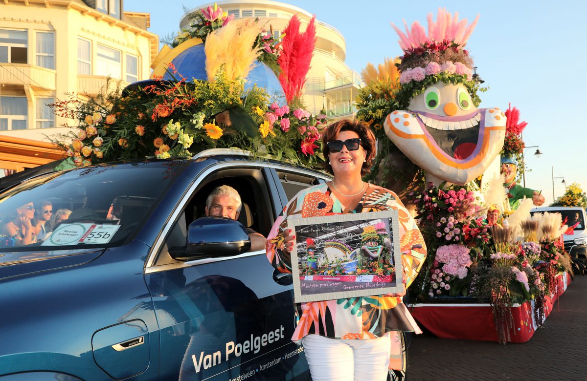 De 75e editie van de Flower Parade 🌸🌺 is vanavond Noordwijk binnengereden. Thema: FEEST! De praalwagen van de gemeente Noordwijk ‘Carnavalsfeest’ kreeg de eerste prijs 🏆 van de vakjury. Morgen zijn de praalwagens nog de hele dag te bewonderen op de boulevard.