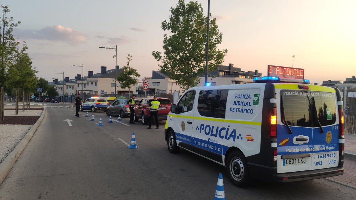 policiaboadilla's tweet photo. 🚩El que avisa No es traidor 📣 continuamos realizando #ControlAlcoholemia 🚔 en #Boadilla 
Ni comer 🍔, fumar 🚬 o no soplar 💨 te servirá.
Sólo NO BEBER 🍻🍸🍷hará que des negativo 👍
 ¡Si bebes NO CONDUZCAS! https://t.co/YYAG08KdWm