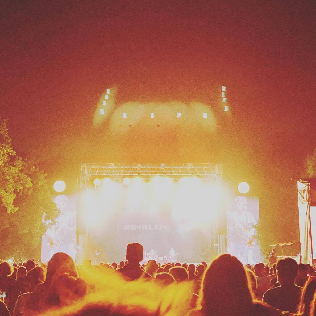 rtud's tweet photo. Electrifying performance by @inhalerdublin at this year's @summer_well_festival 🤘
.
.
#summerwell #inhalerdublin #doomnrtud https://t.co/3kFJ92oukA
