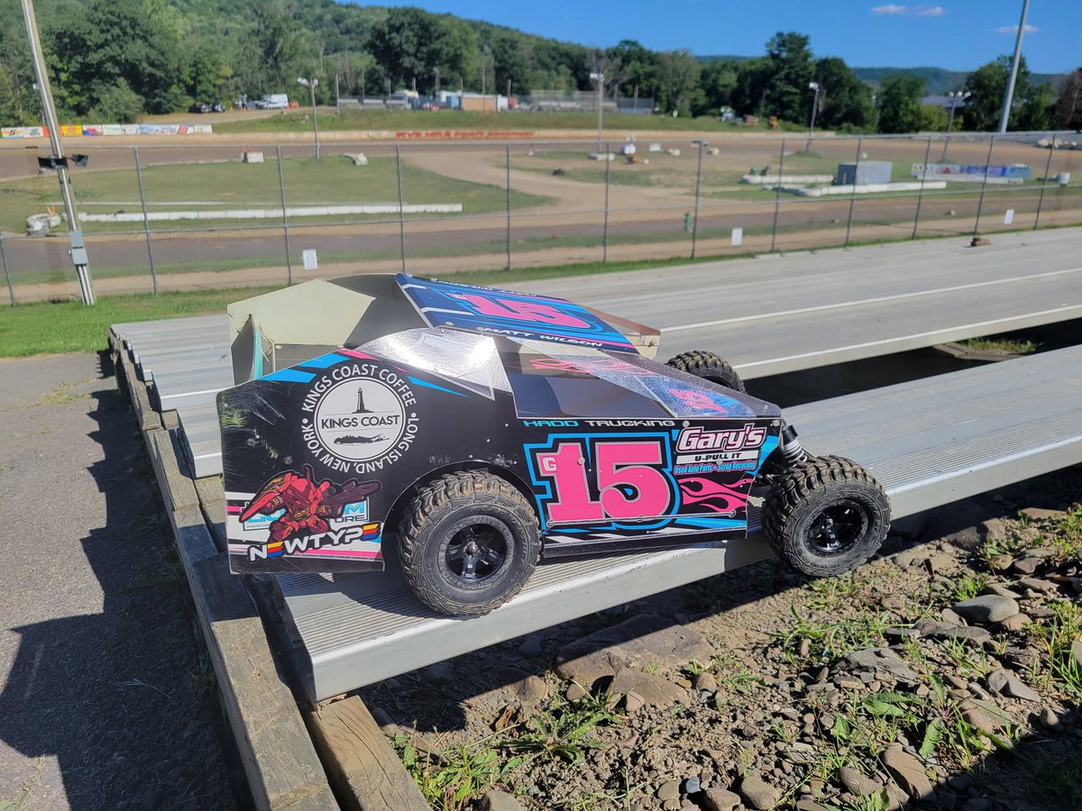 Guncannon15's tweet photo. @Traxxas @NewtypeHQ @kingscoast well 2 laps around a full size track....here's hoping it's a good comeback #mudboss #rcracing https://t.co/Kdvb0hOghA