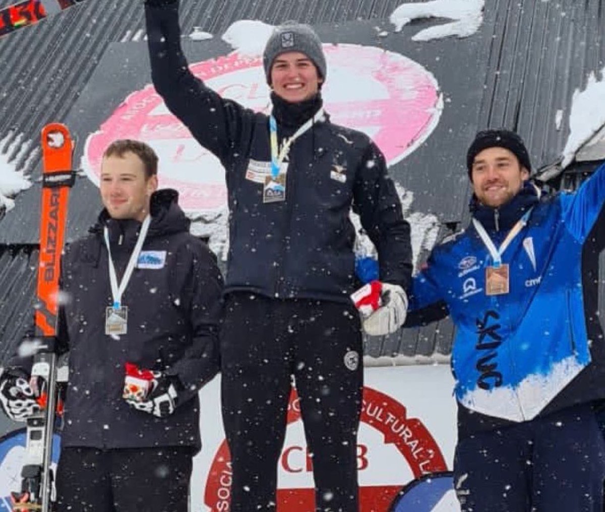 DeportesUdeSA's tweet photo. Delfin Van Ditmar, alumno del Programa Deportista es Campeón del Campeonato Nacional, en la Categoría Slanon grande, en Bariloche el 9 de agosto.👏👏👏👏👏👏👏👏👏👏👏👏👏👏👏👏👏.@udesa @delfinvan.dit https://t.co/kO9PyJ4NFn