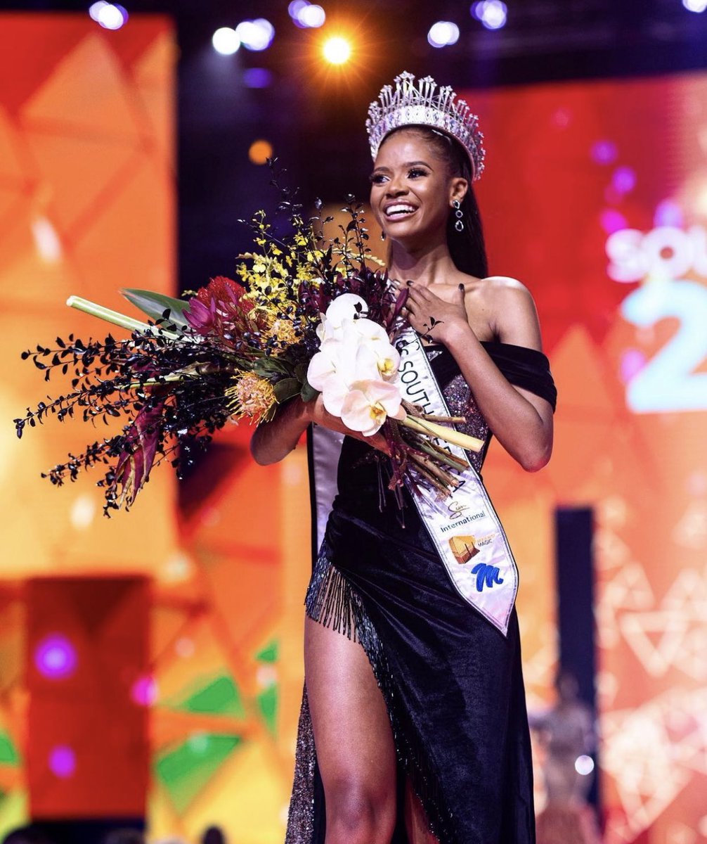 CyrilRamaphosa's tweet image. Congratulations to our newly crowned #MissSA2022 Ms @Ndavi_Nokeri. I was most inspired by your reflection on our shared responsibility as a nation in ensuring a sustainable, innovative and inclusive South Africa that unlocks opportunities for all.