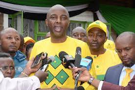 wishfmkenya's tweet photo. #ElectionKE : MURANG'A
Murang'a Senator Irungu Kang'ata has clinched the county's gubernatorial seat.
The governor-elect, who contested under a UDA ticket won by a landslide after garnering 246,849 votes.
Simba Arati
National Assembly
Supreme Court
#ArrestSholleiNow https://t.co/3uWaPf0TYk
