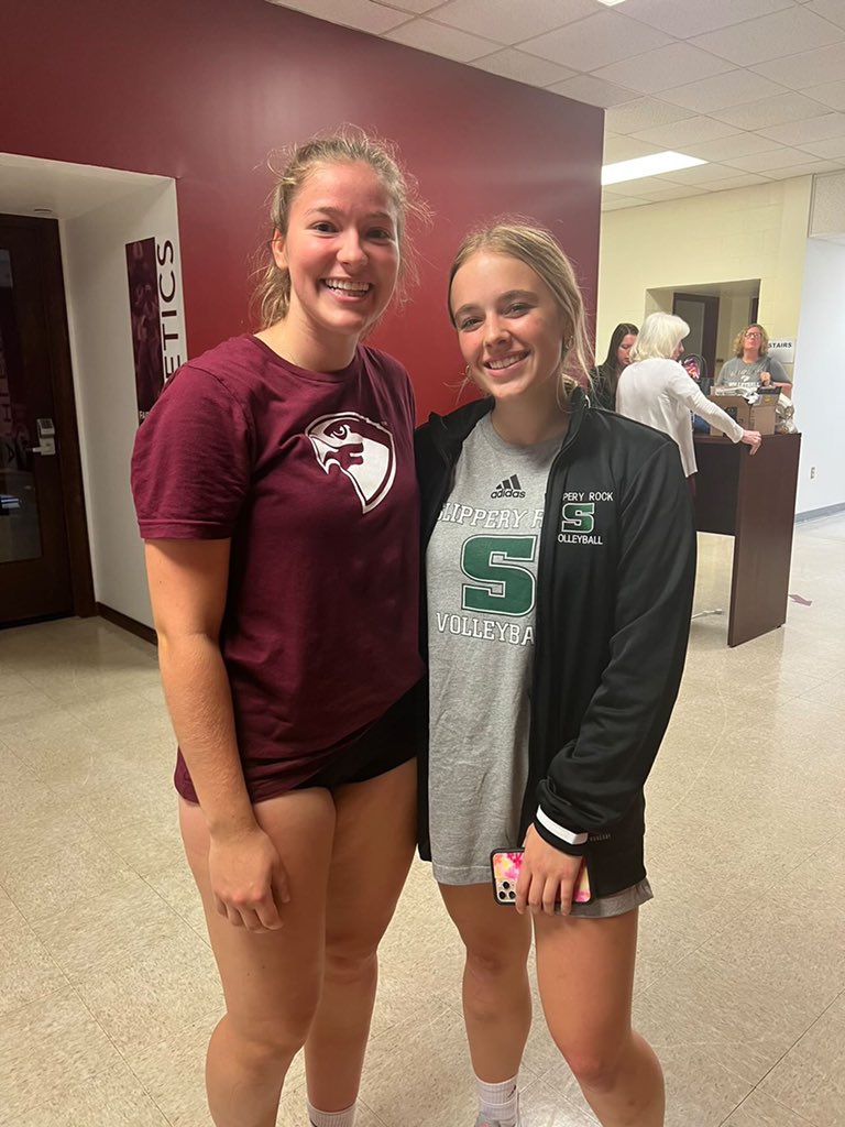 ariellewalter12's tweet photo. 💜🤍@BHSBadgerDen @BerkshireVball @madiisonchapman https://t.co/45MtSwncVo