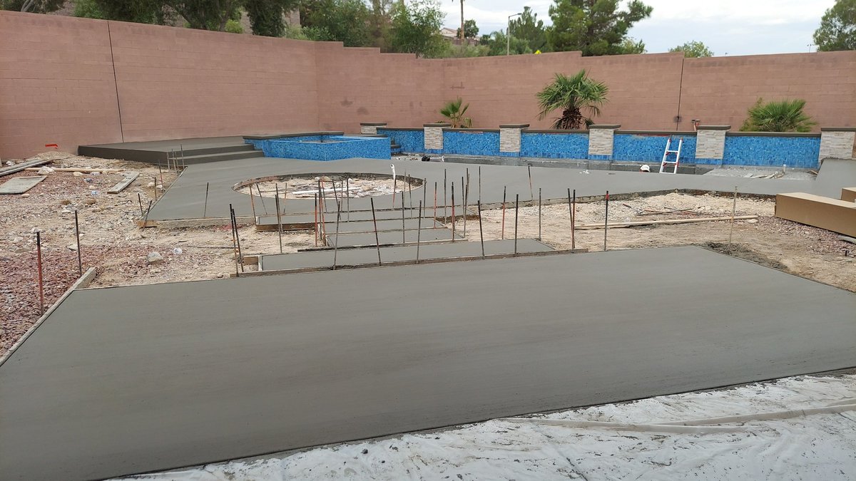 LocoMonki1's tweet photo. They poured the patio!!! It's starting to look like something now!!!
#pool22 https://t.co/SNKJFm40TX