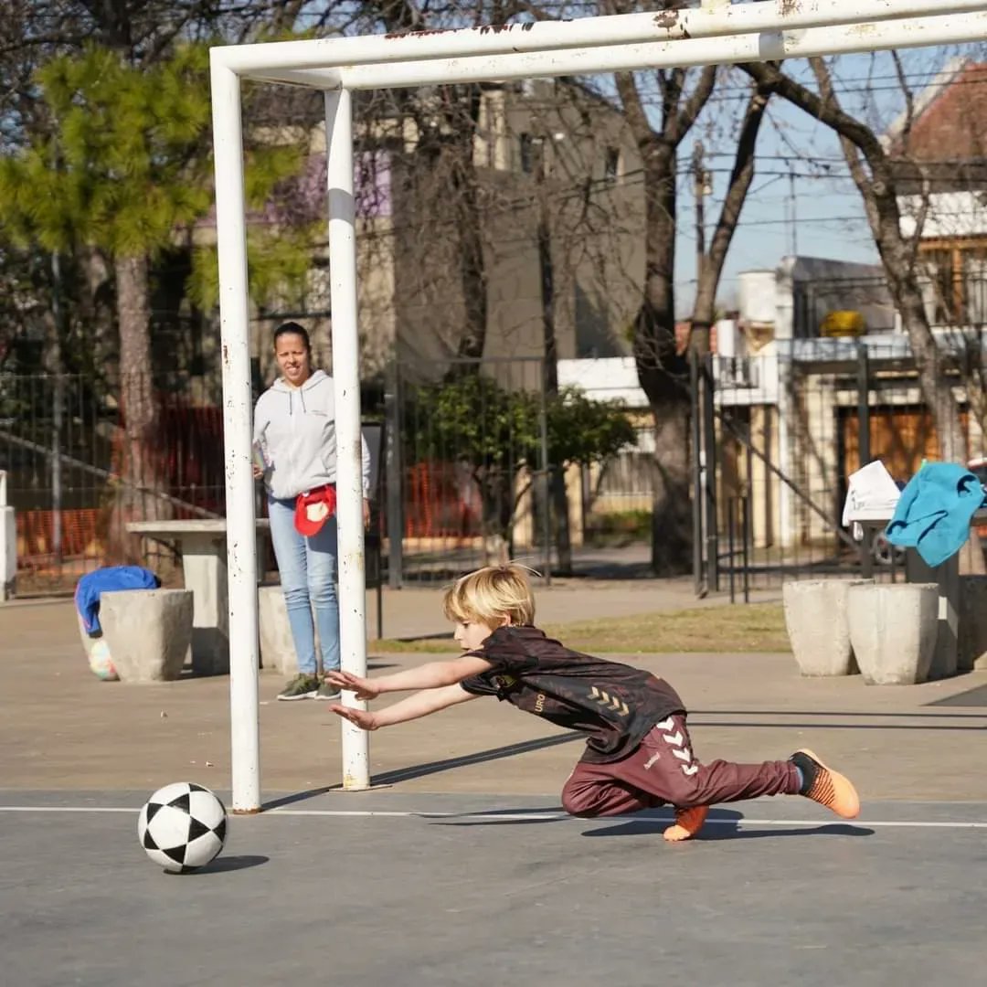 Quinta  Escuela de Orientación Deportiva que se van desarrollando en distintos espacios. Hoy se sumó Plaza Ader y de los Trabajadores.
Acercando el deporte a las infancias, para que conozcan las disciplinas y elijan la que más les gusta.
#ElDeporteIncluye 
#EstadoPresente