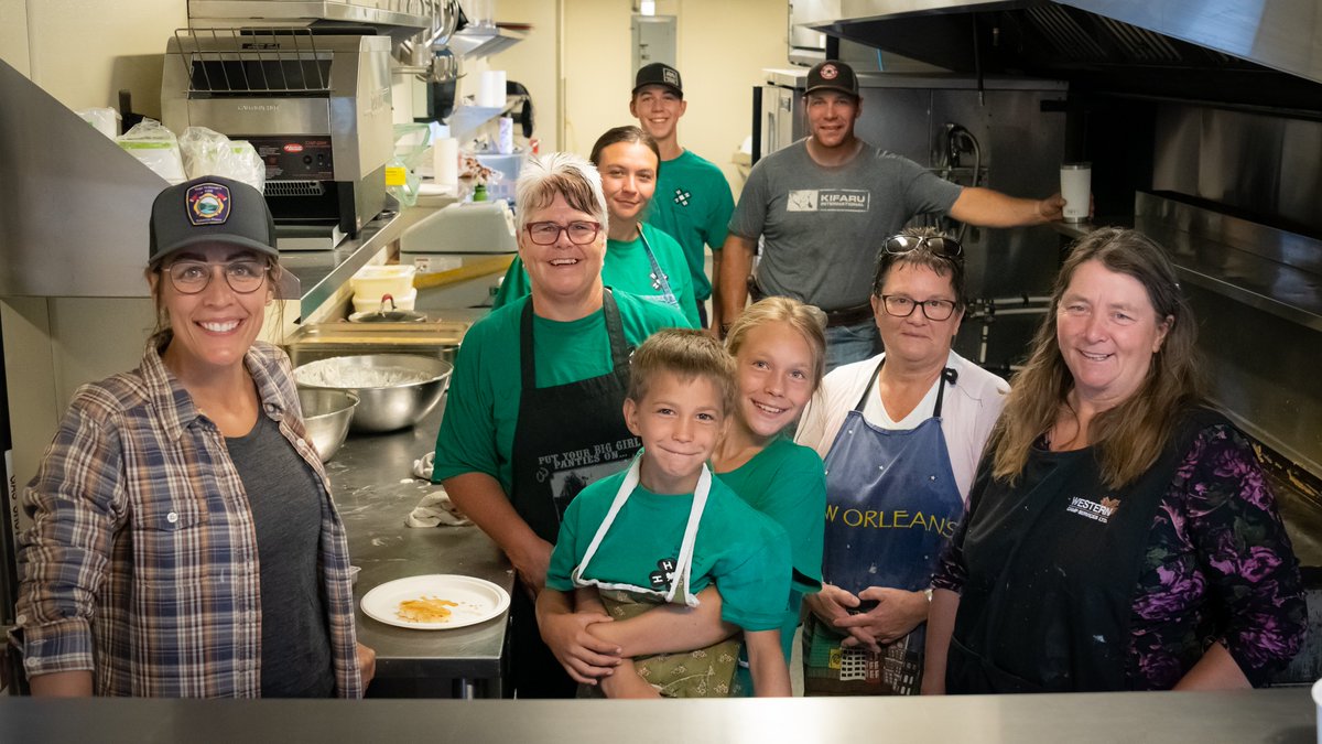 BCGovFireInfo's tweet photo. Fire camps can be extremely dynamic and sometimes unforeseeable circumstances can occur last minute. The Elko fire camp for the Connell Complex would like to extend a huge thank you to 4-H British Columbia community for preparing a camp-sized breakfast for our staff this morning. https://t.co/lCIiJUUcPK