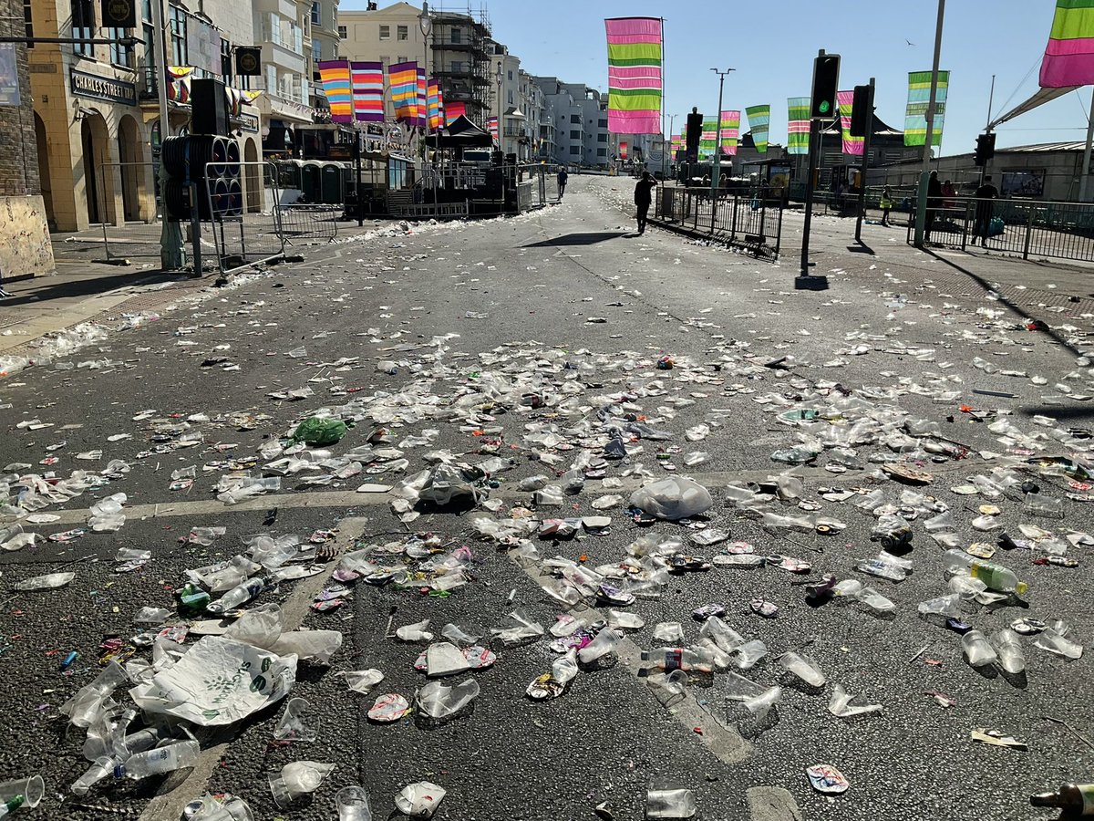 Simoncitizen's tweet photo. @BrightonNewsJo Hi @Phelimmac Who is going to over see #ChristmasMarket keep to pledges. Who is going to #pay for those members of #staff. Not far removed: #MarineParade was not cleared by #contractor at 02:00.a.m  @PrideBrighton. #Volounteers #LitterPicked. I hope the ##monies go to #BeachClean https://t.co/oPfhqS5SKM
