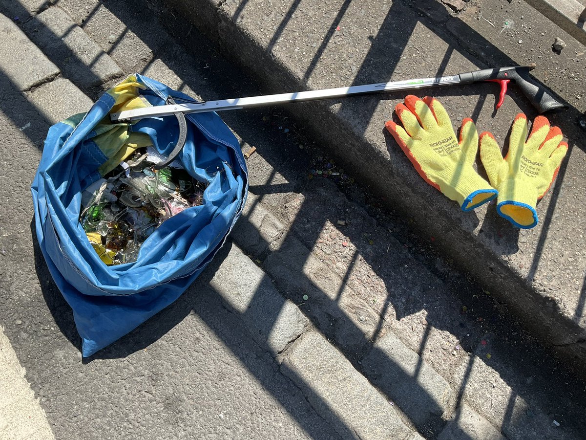 Simoncitizen's tweet photo. @BrightonNewsJo Hi @Phelimmac Who is going to over see #ChristmasMarket keep to pledges. Who is going to #pay for those members of #staff. Not far removed: #MarineParade was not cleared by #contractor at 02:00.a.m  @PrideBrighton. #Volounteers #LitterPicked. I hope the ##monies go to #BeachClean https://t.co/oPfhqS5SKM