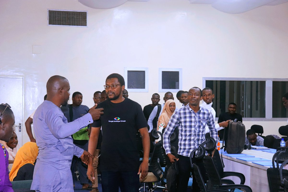 gdgniamey's tweet photo. Le #IOExtended22 🇳🇪 organisé ce jour par le GDG #Niamey  en collaboration avec @AnsiNiger @NiameyWtm, @girlsinICTNigeret et @CodeLoccol dans la cité de l'innovation fut une très belle journée de partage sur plusieurs sujet sur les technologies du #numérique 

@Kolokodess https://t.co/7wCIQ0MC9u
