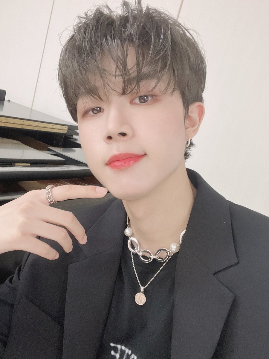 DongdongBr's tweet photo. #KDHPODOLS 🐿 13.08.2022

"É final de semana. Fiquem bem!"

  #GoldenChild #골든차일드 
  #ゴールデンチャイルド #김동현 #Donghyun https://t.co/nrK91iAGoc