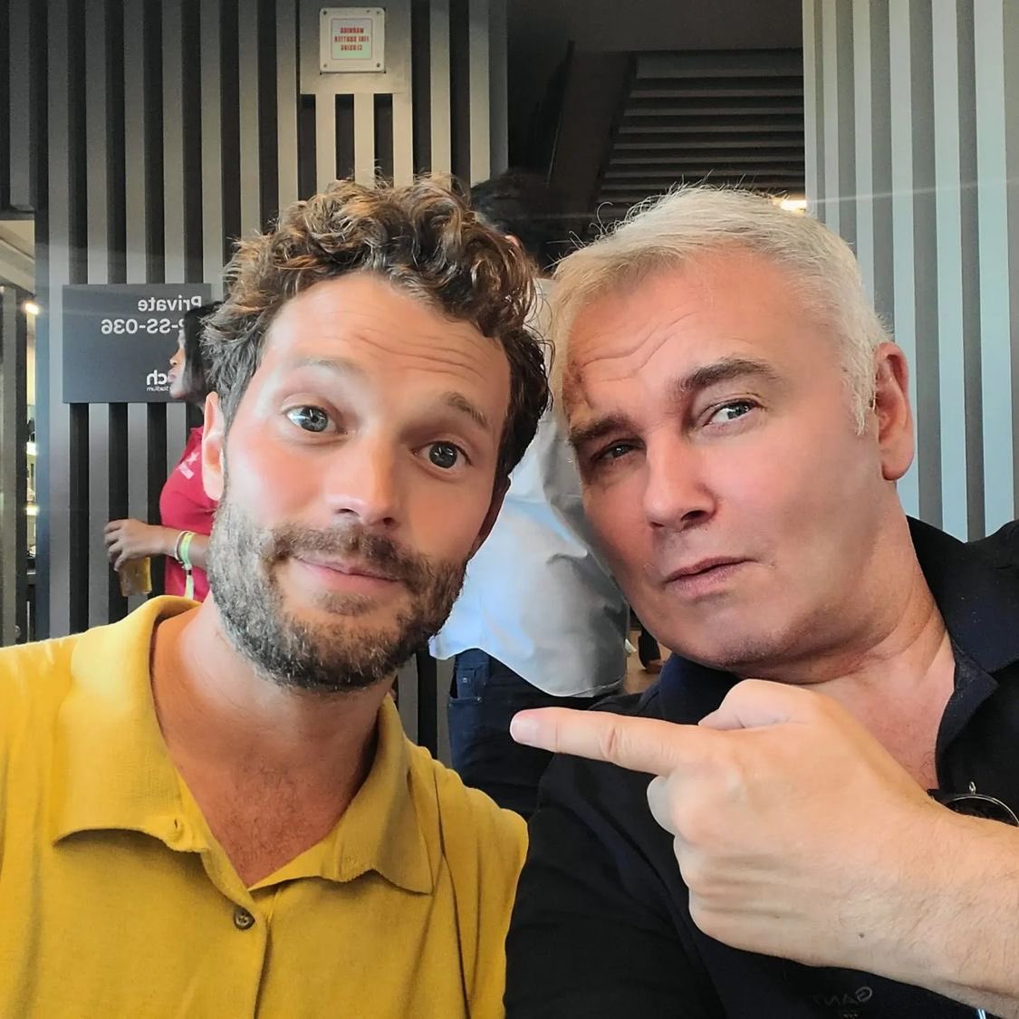 jamiedbrasil's tweet photo. “Meu bom amigo Jamie Dornan, meu parceiro no BretonFord futebol clube hoje para assistir ao nosso amado Manchester United. Pelo menos a companhia foi melhor do que o futebol jogado. Ele me quer em novo filme o conceito é #50TonsdeVerde ☘️☘️☘️ o plot ainda não foi revelado.” https://t.co/zHXsgB2TWz