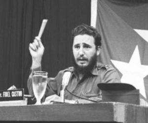 #SegurosEnCuba
#FidelPorSiempre 
Fidel llamó a la cultura  “escudo y espada de la Nación”: el escudo que la resguardará frente a las influencias desintegradoras  y la espada capaz de llegar muy lejos, de transportar y defender la verdad de Cuba en  el mundo.