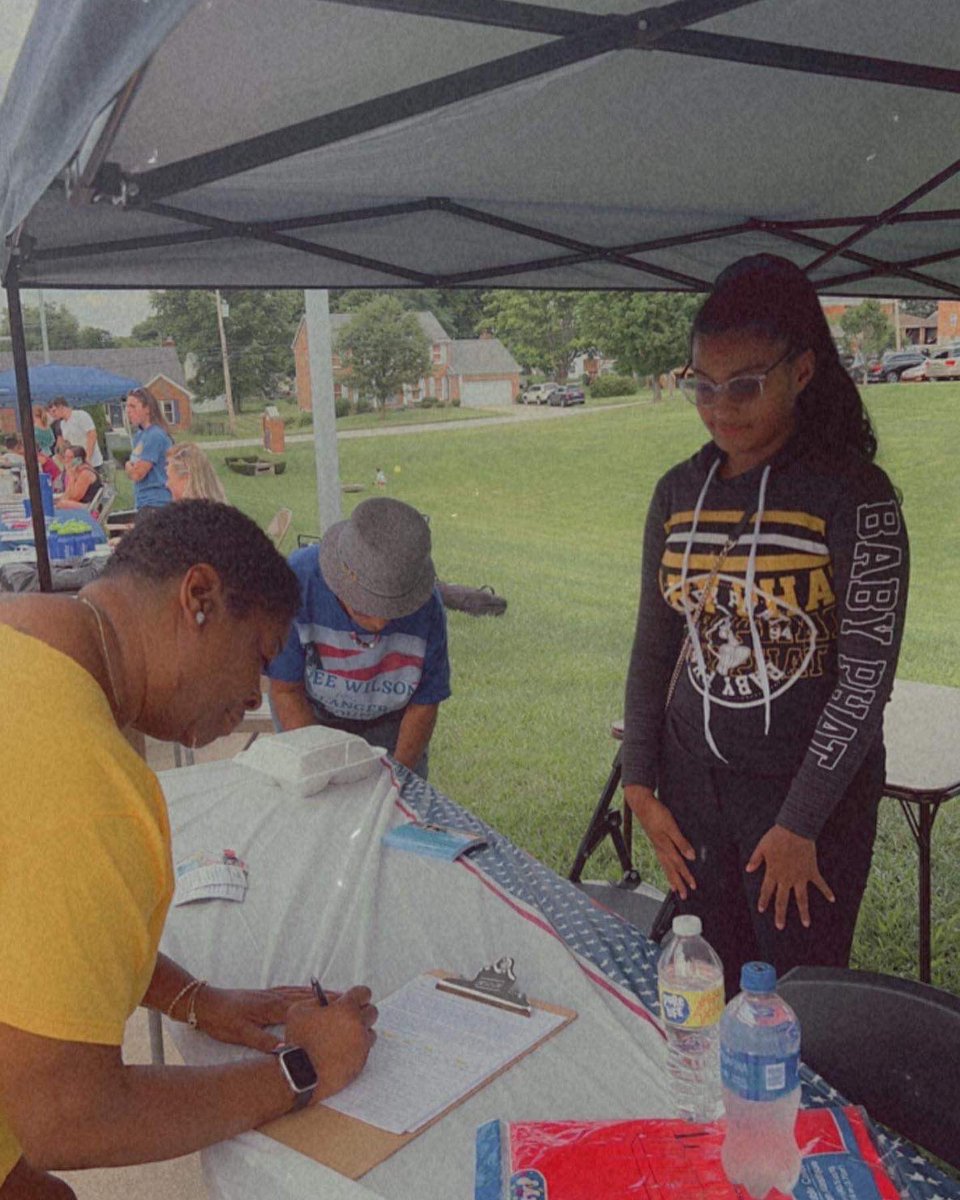Chris69th's tweet photo. Had a blast at the Erlanger-Elsmere Block Party! #NKYStrong
#KeepGoing
#nobodylovesyoulikeido #onekentucky #kentucky #kentuckystrong #69thdistrict #blockparty #erlanger #elsmere #explore #explorepage https://t.co/Shz028AA48