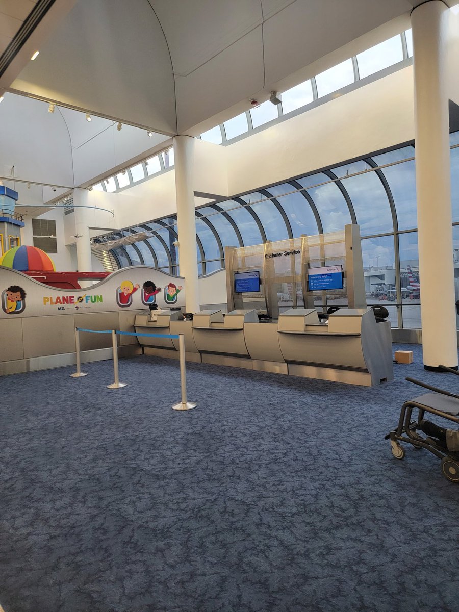Brandonjerks's tweet photo. Worst airport experience @iflymia and @AmericanAir Flight cancelled. New flight delayed. Paid extra for a middle exit seat; I had a window seat. Can't check in because "error" on app. No reps in sight at new terminal. Other service desk far AF w/100+ people in line #trash https://t.co/Lymvh49eo8