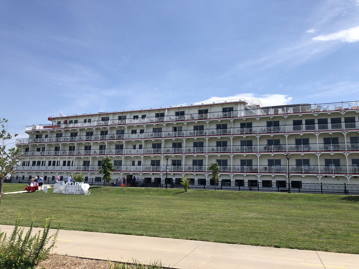 Spotted #AmericanSplendor riverboat during a stop in #DavenportIowa on Saturday