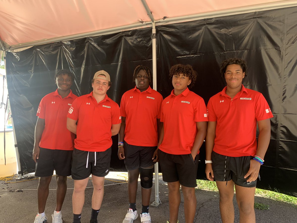 MareClarke5's tweet photo. Be kind Twitter, my 1st tweet. For those at the @KeithUrban concert, please come support these young men at the EAST concession stand. Portion of the proceeds and cash tips support their school athletic program @WS_Storm_Sports @WSStormBoosters @WS_Storm_FB @AJ_Clarke2006 https://t.co/VkjJMklDZr