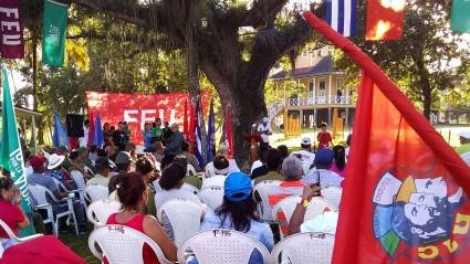 #SegurosEnCuba
#FidelPorSiempre 
#FidelVive 
El reencuentro de los jóvenes con la figura del Comandante en Jefe Fidel Castro se sucedió hoy en el Conjunto Histórico Birán, a propósito del aniversario 96 del natalicio del artífice principal de la Revolución Cubana.