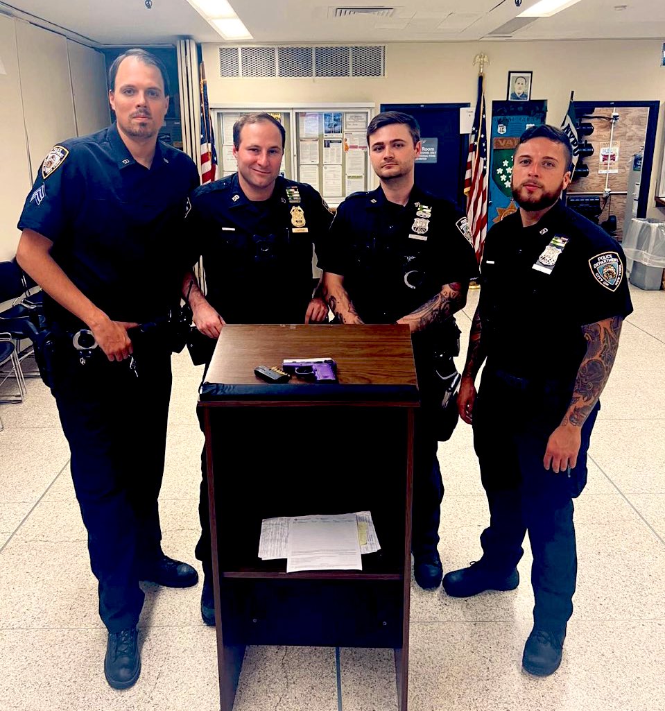 NYPD50Pct's tweet image. NCO Sergeant and Public Safety Sergeant along with our Public Safety Team attempted to conduct a car stop in regards to a forged paper plate. Following a foot pursuit of the male suspect, they recovered a loaded 9mm firearm. The perp was wanted for an attempted murder in the 5-0