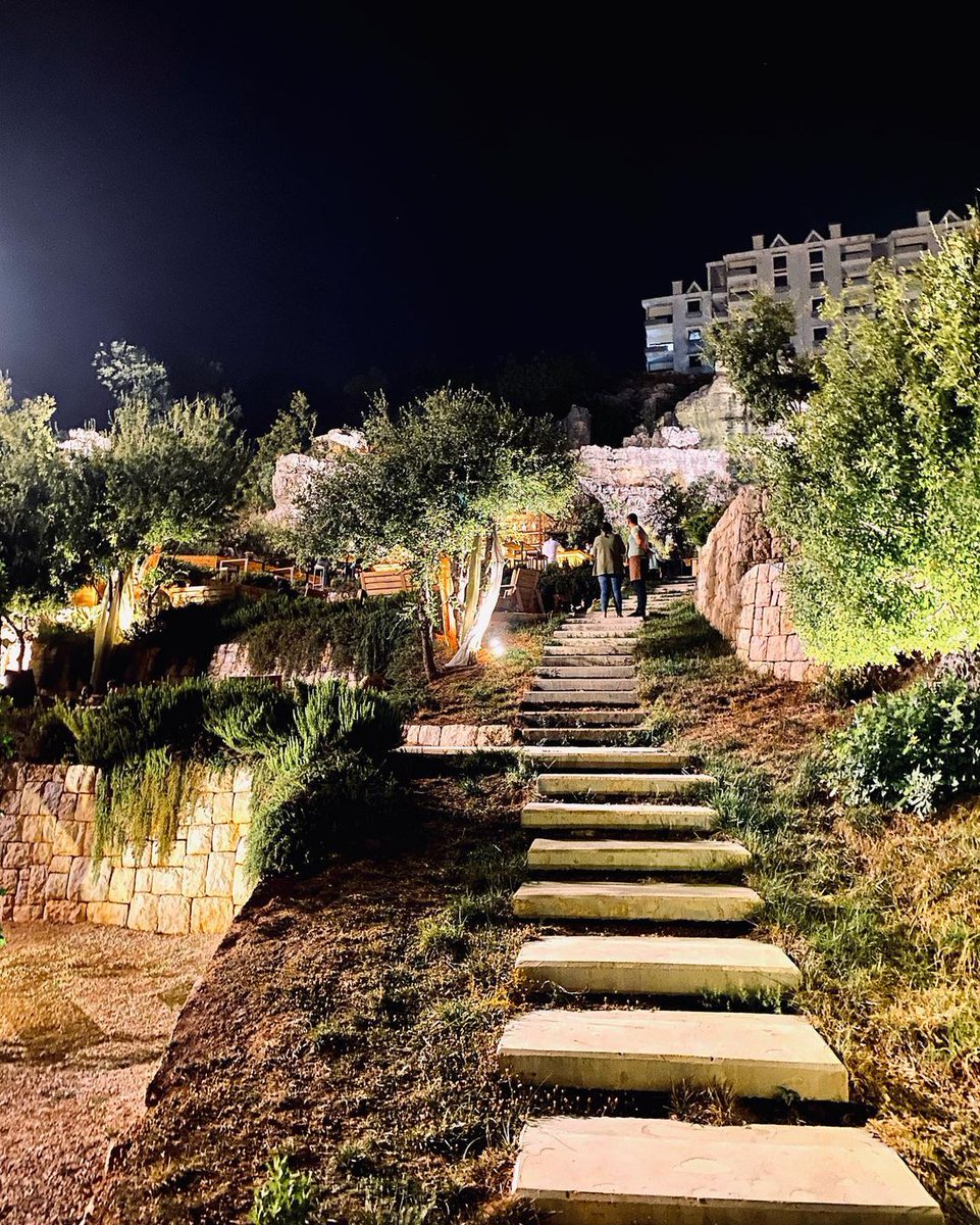 SG46206016's tweet photo. #firepitlb 🇱🇧🤩🤩✨
Super endroit en plein air à #mayrouba avec des tables entourant plusieurs foyers.🔥🔥Le lieu comprend également un espace hamac et une table de babyfoot.. l'ambiance est très bonne et fraîche
L'emplacement est très bon et relaxant.. https://t.co/kw16YhAWEx