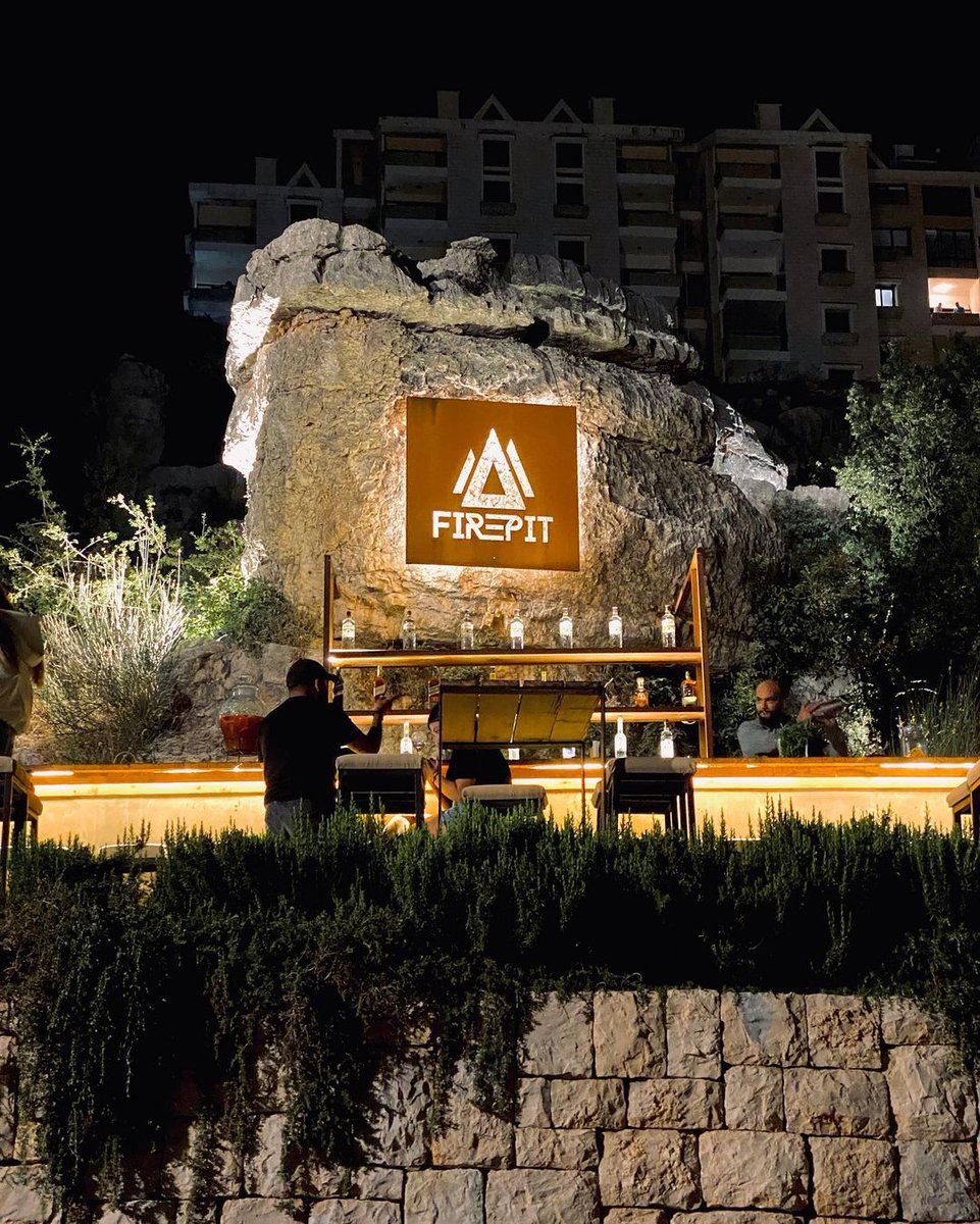 SG46206016's tweet photo. #firepitlb 🇱🇧🤩🤩✨
Super endroit en plein air à #mayrouba avec des tables entourant plusieurs foyers.🔥🔥Le lieu comprend également un espace hamac et une table de babyfoot.. l'ambiance est très bonne et fraîche
L'emplacement est très bon et relaxant.. https://t.co/kw16YhAWEx